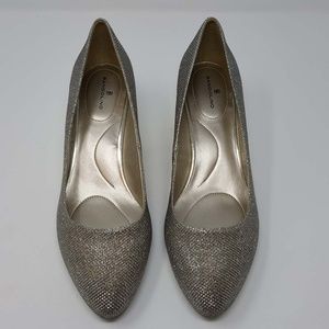 Bandolino Women's Franci Wedge Pump, Gold Glamour